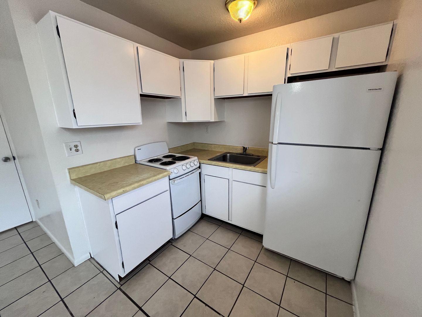 Tucson Apartment: 3052 N. Alvernon Way