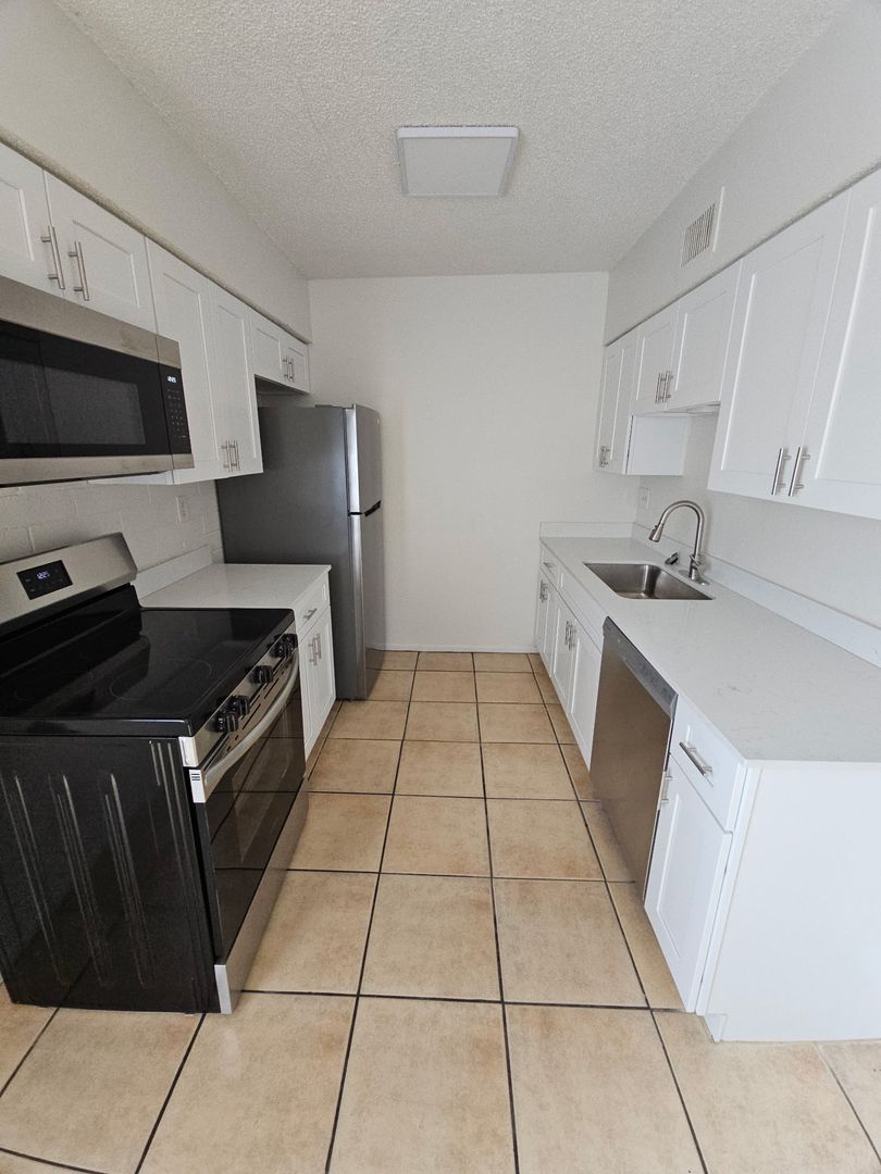 Tucson Apartment: 5160 E. Bellevue Street