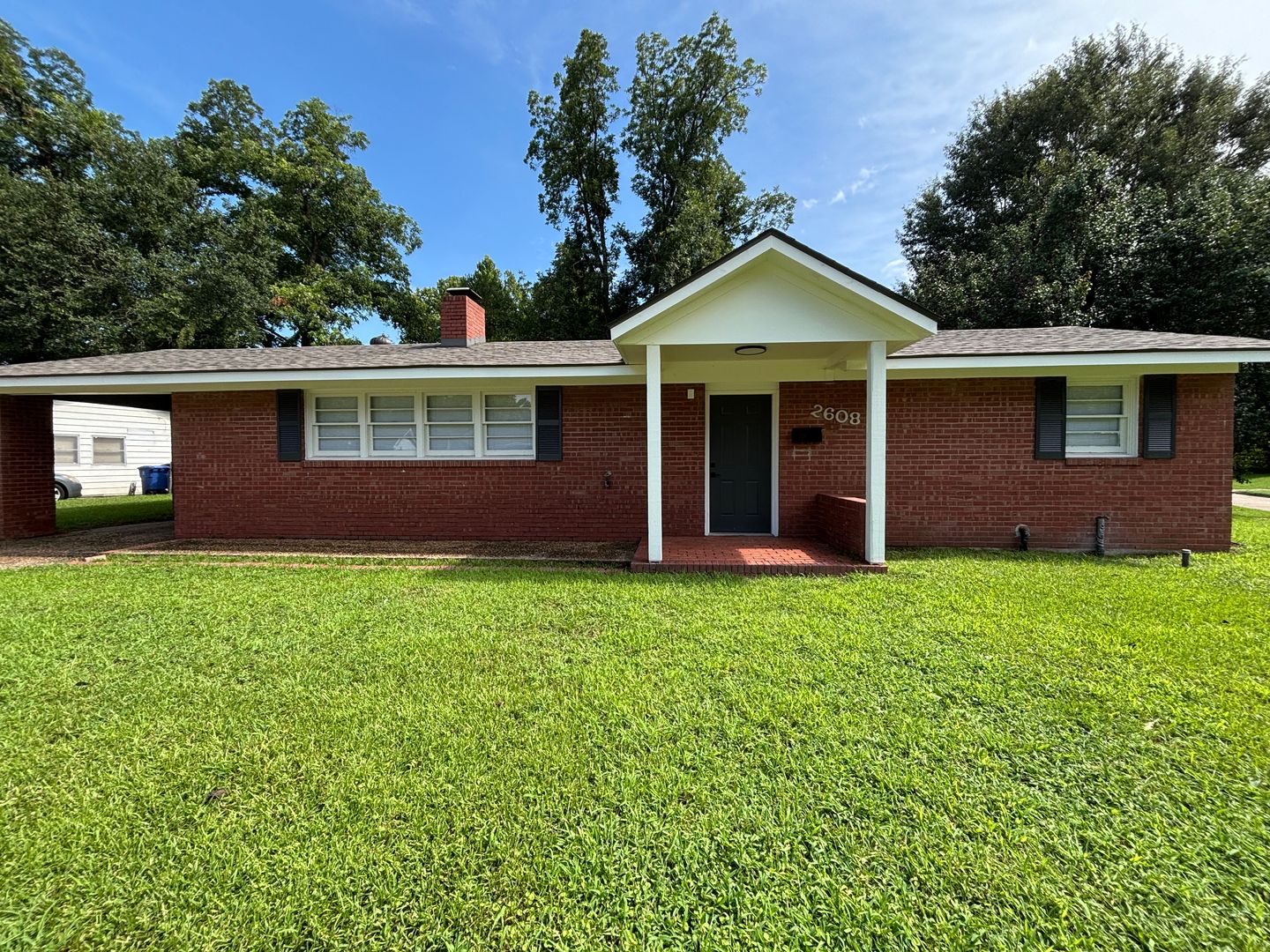 Shreveport House: 2608 E Cavett