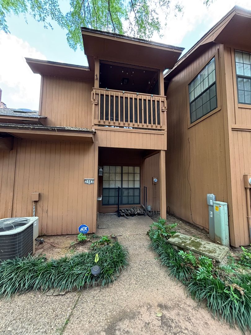 Shreveport House: 3445 Stonebrook Pl