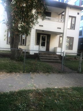 Ready to move 2br 1ba for rent – photo 1