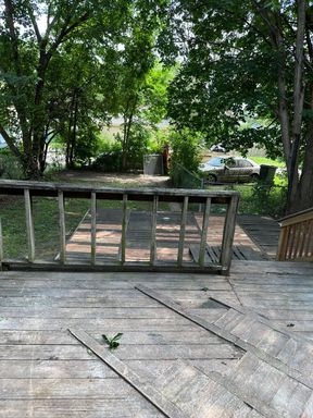 3 Bedroom, 1 Bath House Available with Private Yard – photo 1