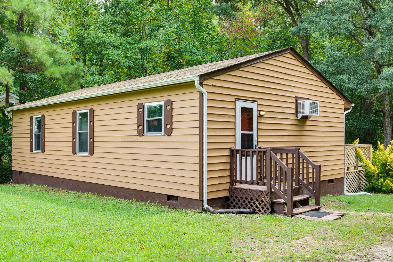 North Chesterfield House: 2261 Ives Ln