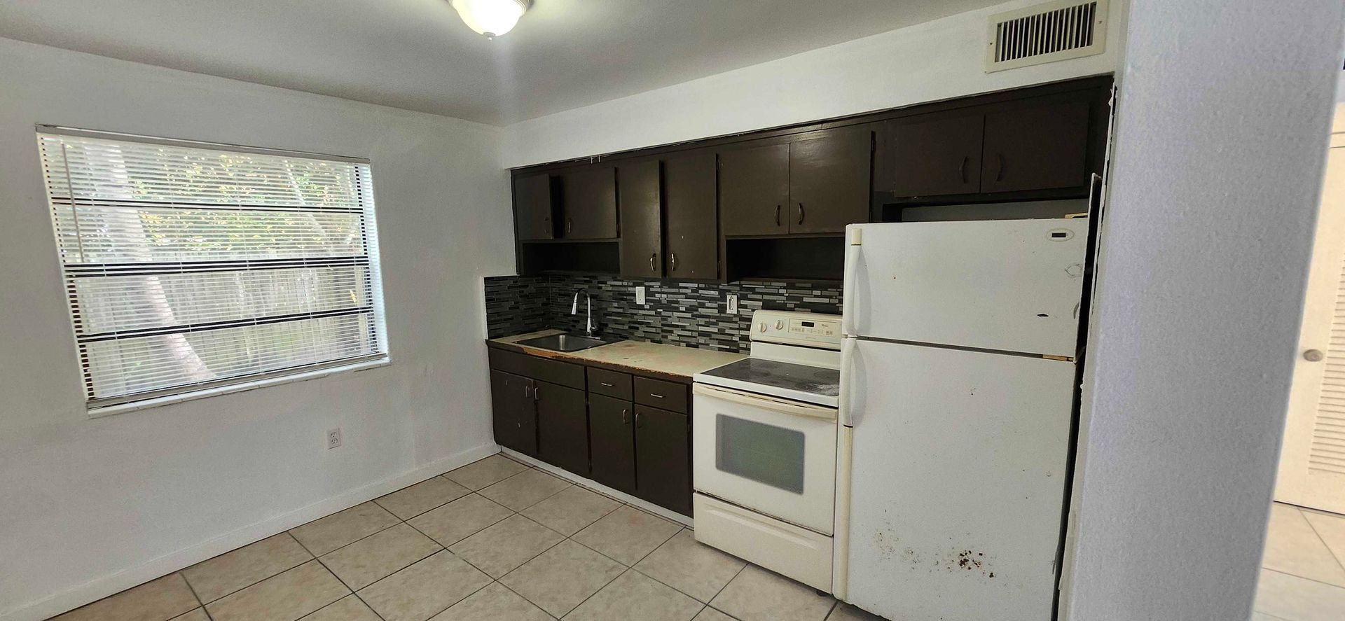 Miami Apartment: 111 NW 152nd St
