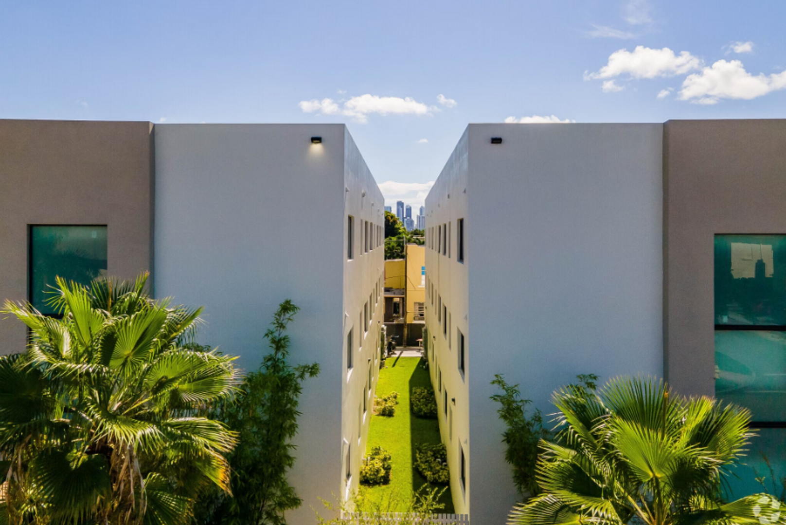 Miami Apartment: 821-829 SW 18th Avenue