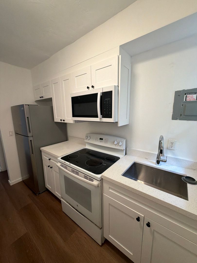 Miami Apartment: 640 SW 5th St - 644 SW 5th St