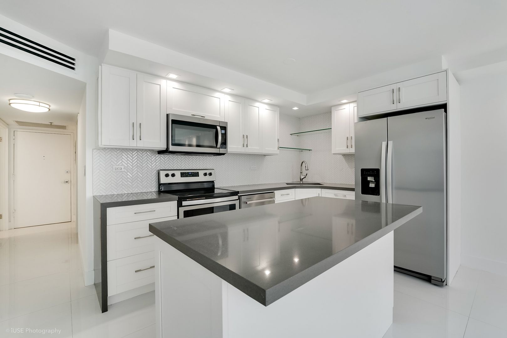 Miami Beach Apartment: 6039 Collins Avenue