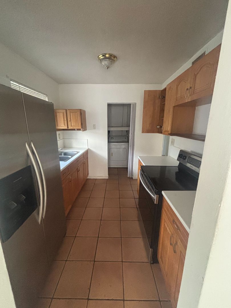 Miami Gardens Apartment: 15811-15813 NW 38th Place