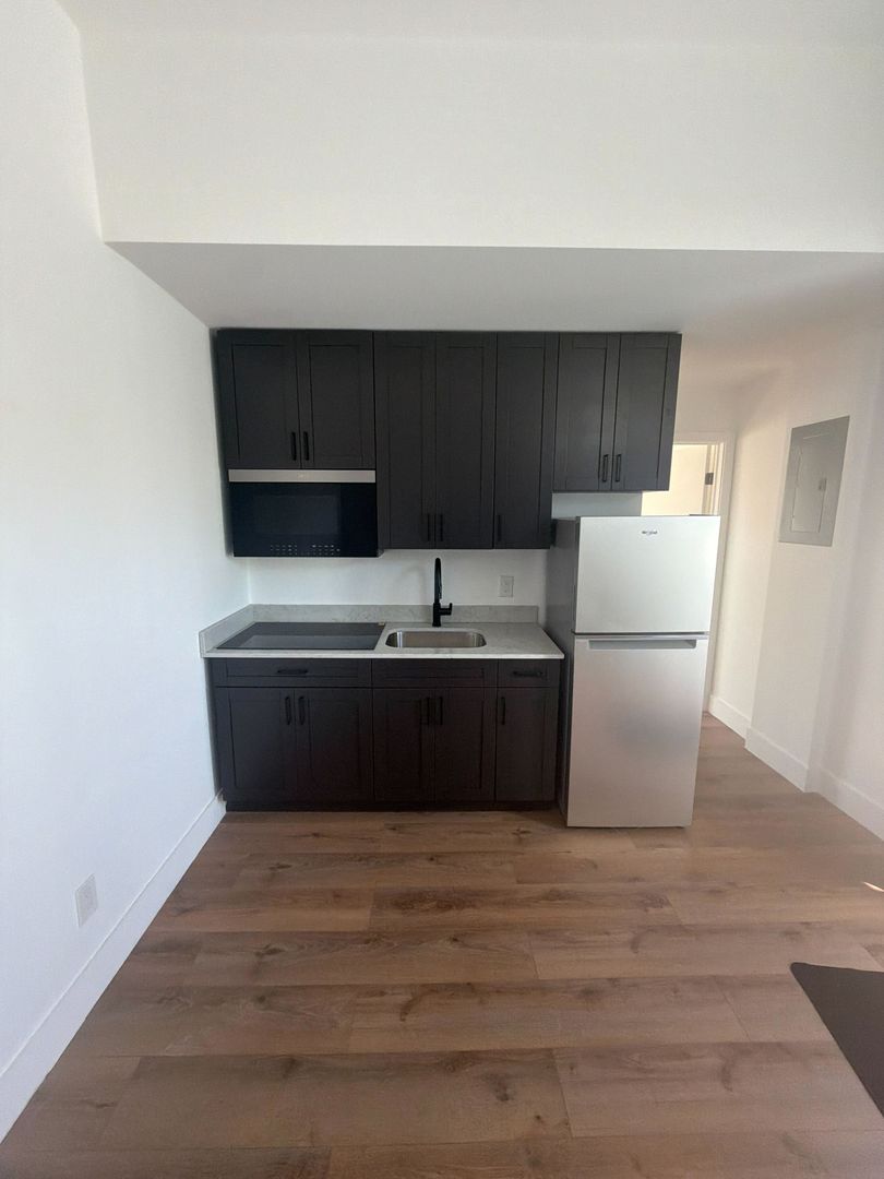 Miami Beach Apartment: 7801 Byron Ave