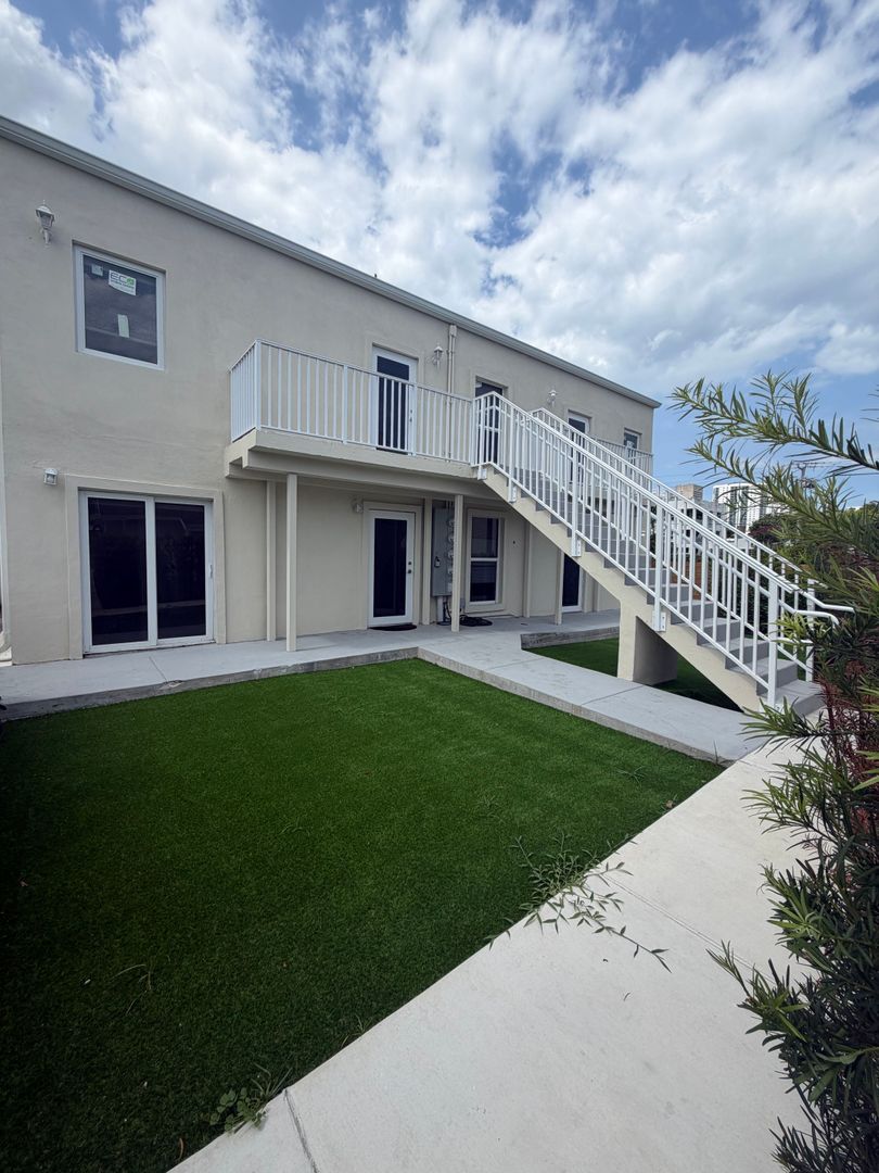 Miami Apartment: 729 SW 3rd St (Catalina's Properties)