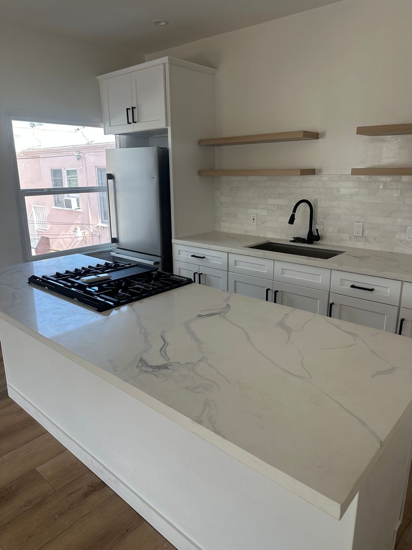 Los Angeles Apartment: 607 N. Spaulding Avenue