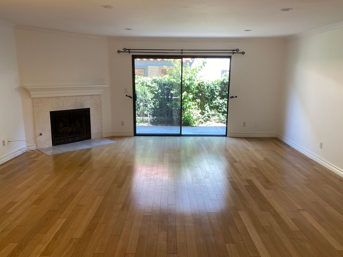 Spacious and Renovated Santa Monica Townhouse - Walker's Paradise 12th and Wilshire!