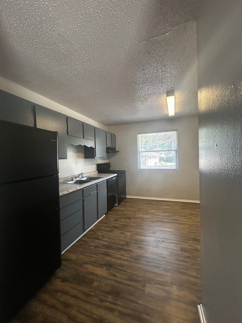 FORT SMITH Apartment: 2023 DALLAS ST