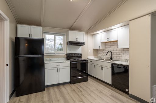 $995 Look & Lease Special! Newly remodeled 2 Bedroom Apartment in McCook SD!