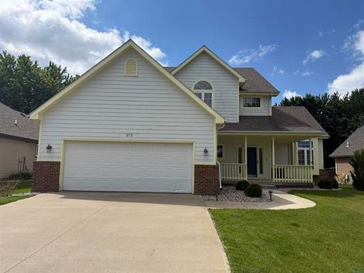 One of a kind 3 Bedroom plus Den/Bonus room and 4 Bathroom Home next to the Meadows Park in Dakota Dunes SD!