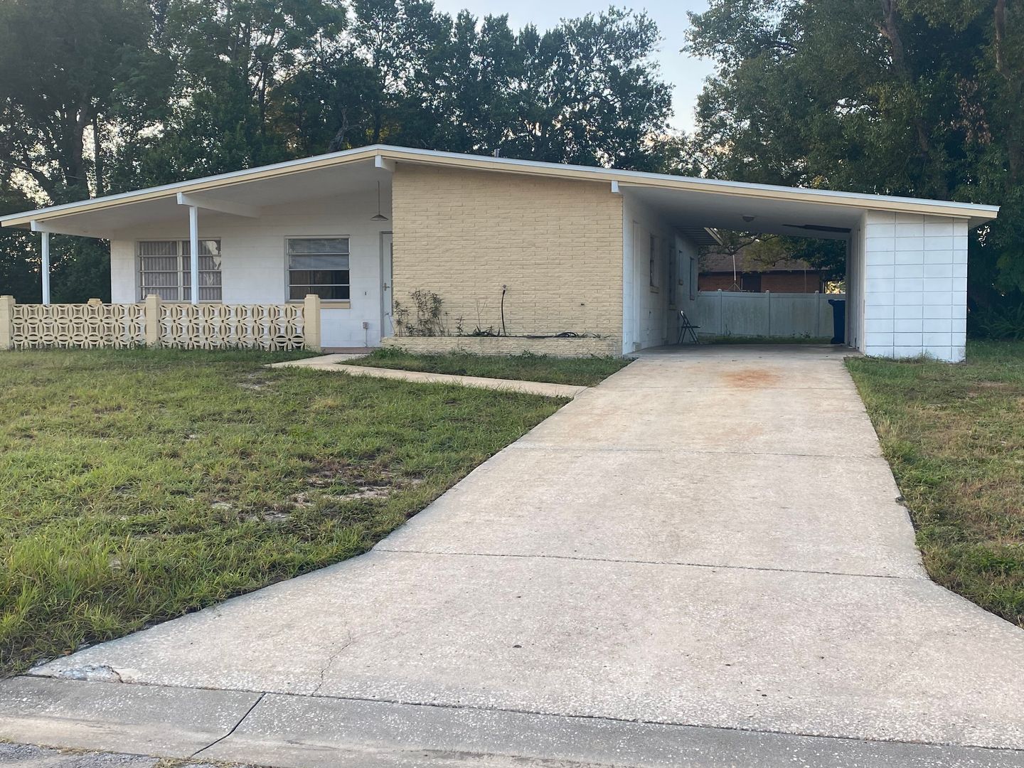 Orange City House: 620 Pointsettia Dr