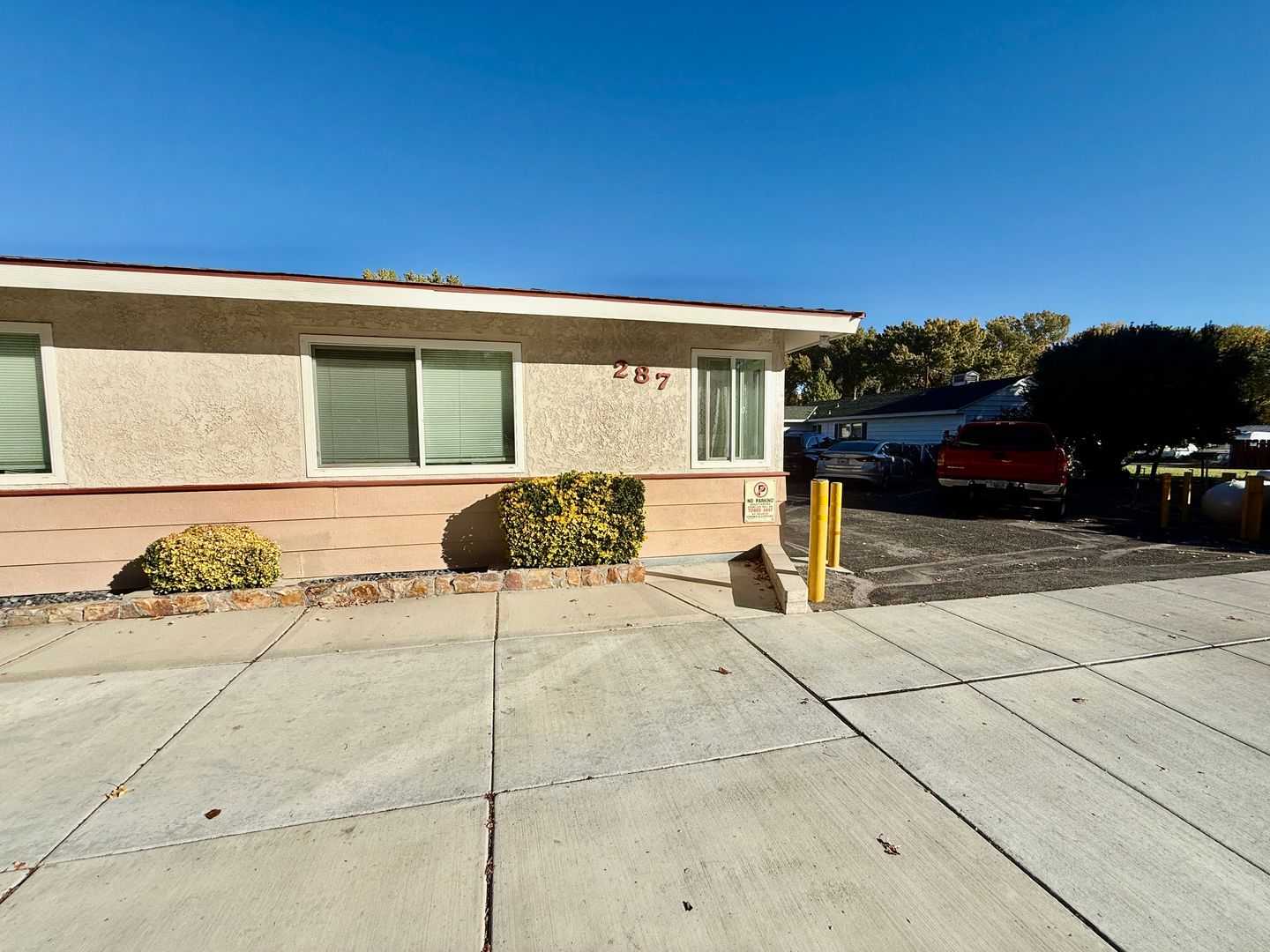 Bishop House: 287 E Elm St