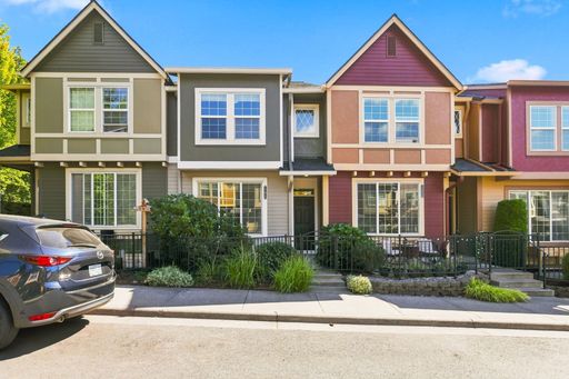 Charming 2BR/2.5BA Townhouse | Move-In Ready! Walking Distance to Max Line! – photo 1
