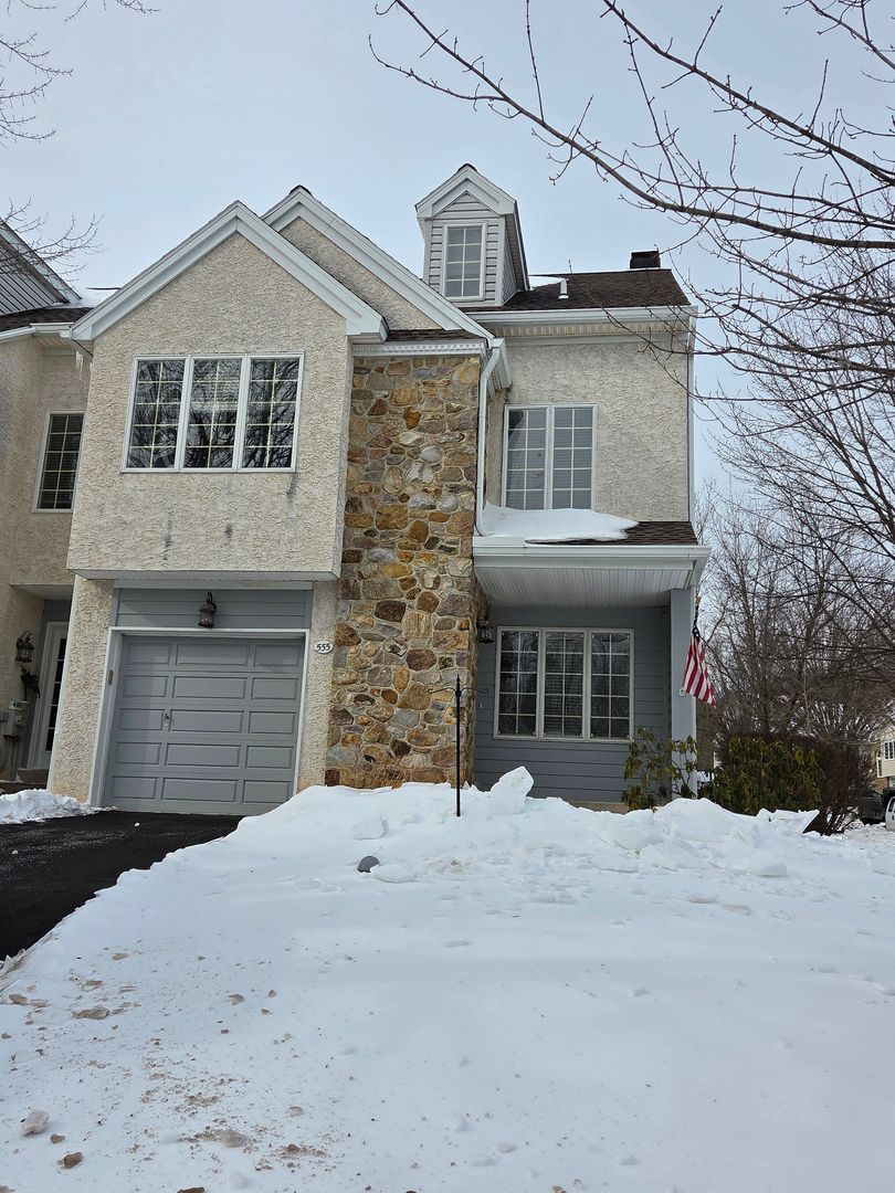 Exton House: 555 W Saxony Drive