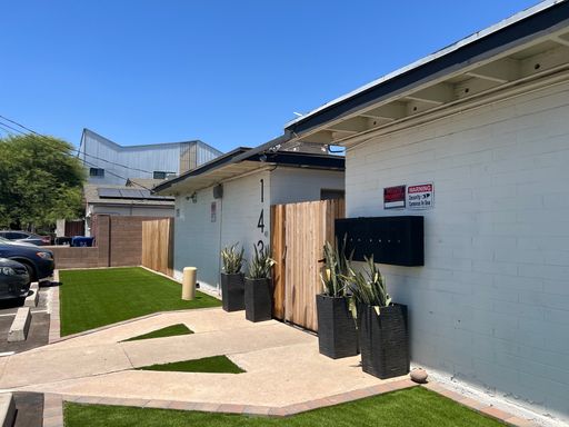 FIRST MONTH'S RENT FREE! Beautifully Renovated 2 BR / 1 BA Apartment in Tempe!* – photo 1