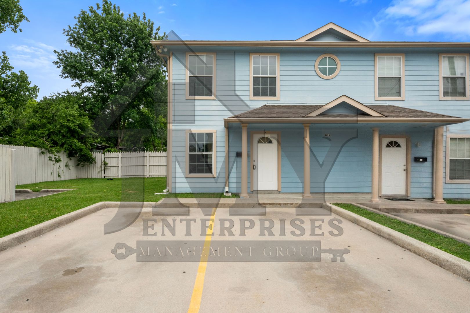 Houston Apartment: 819 Tidwell Rd