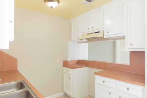 Duplex For Lease – photo 1