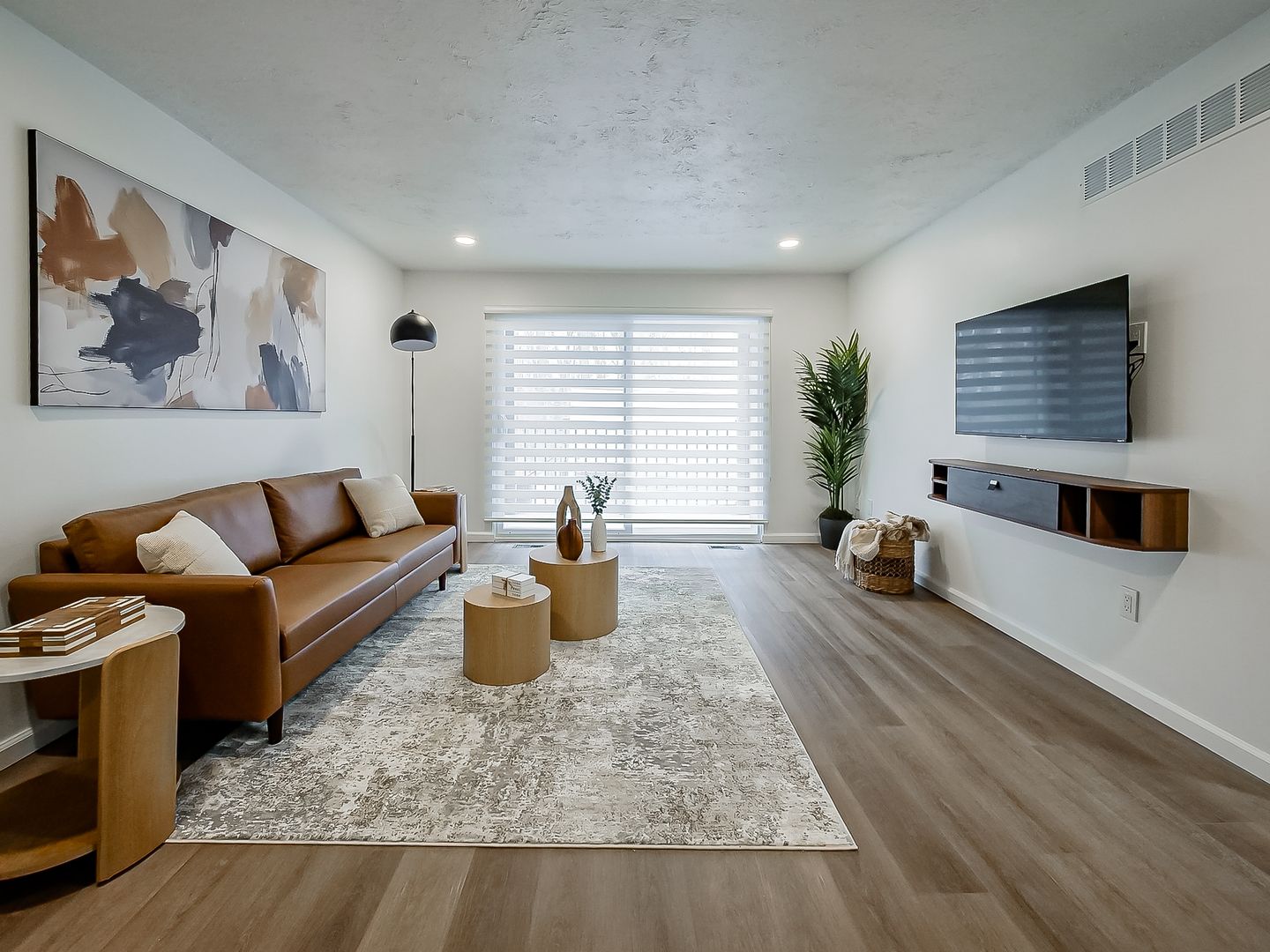 Plymouth Apartment: 40355 Plymouth Road