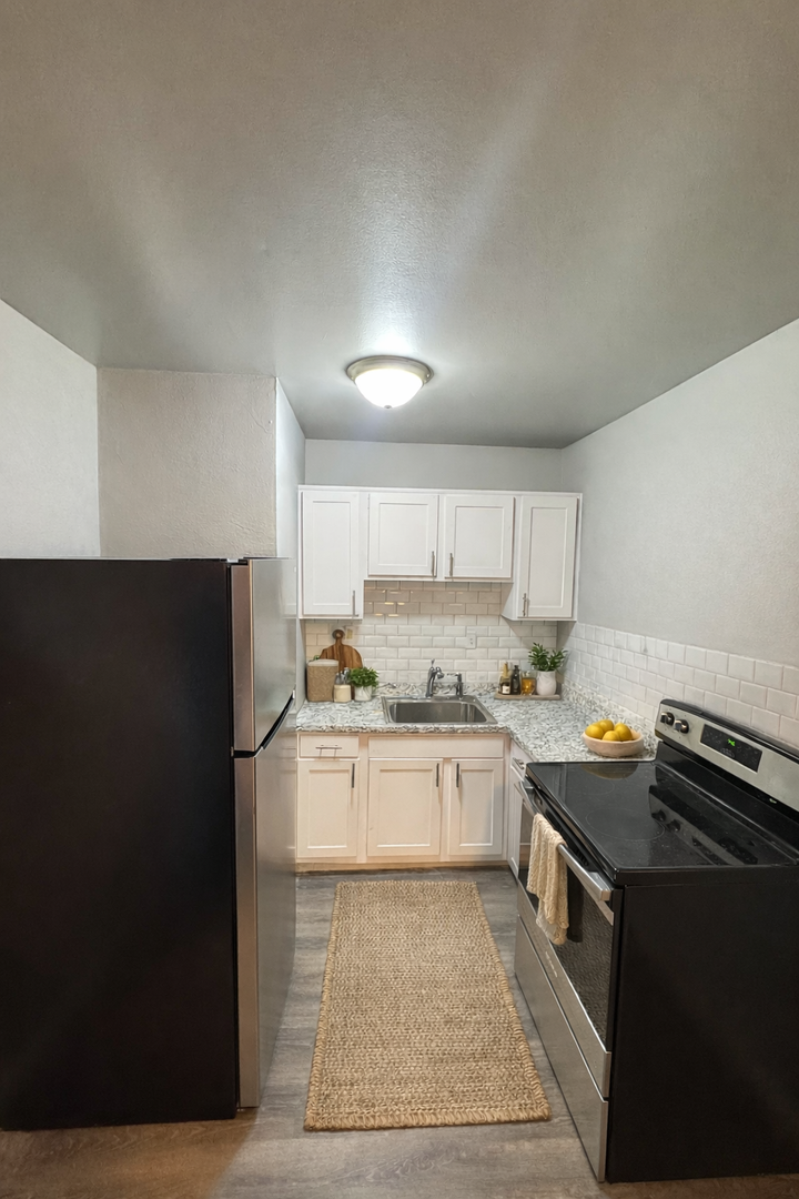 Dearborn Heights Apartment: 5690 Pardee