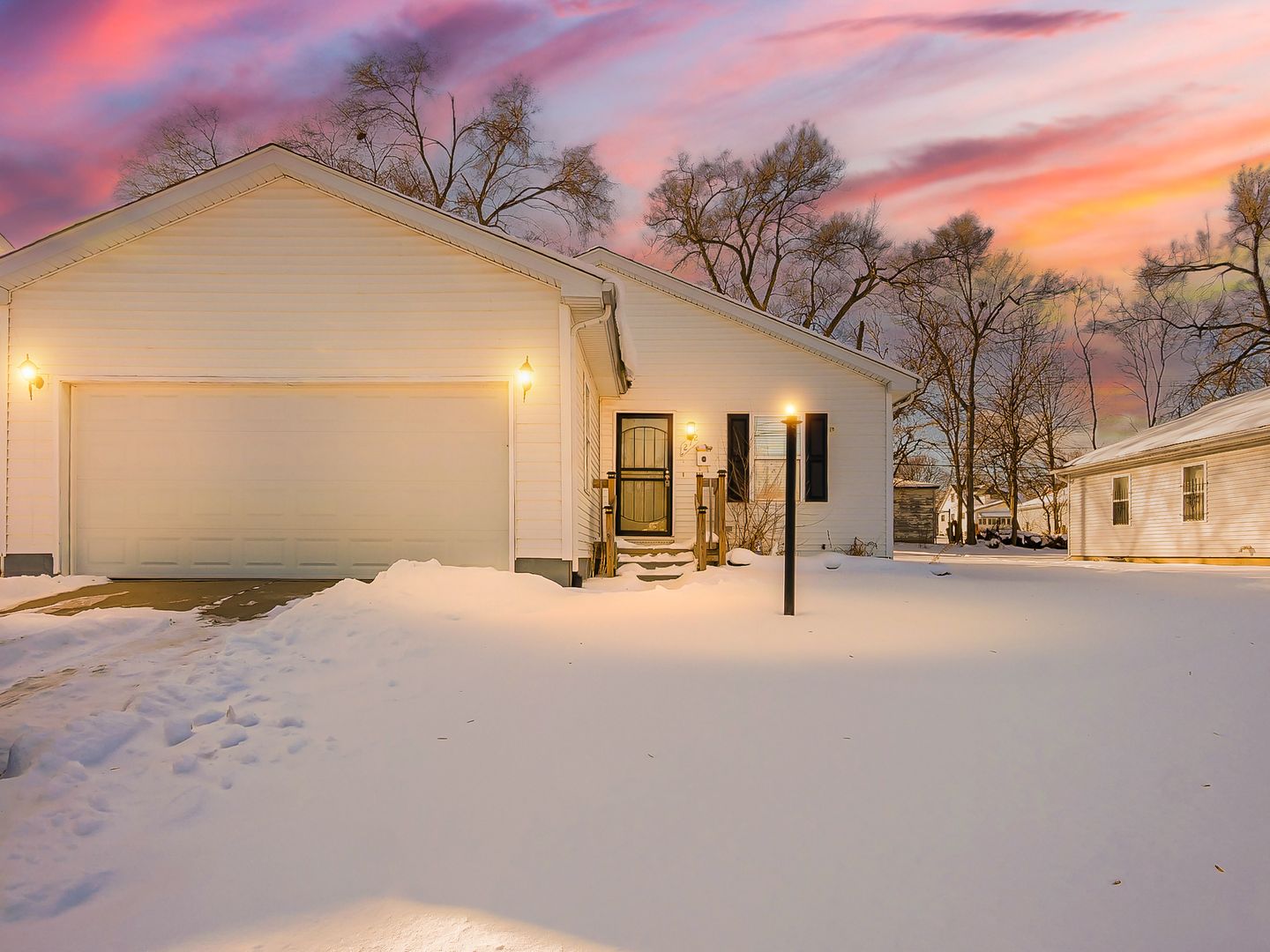 Pontiac House: 272 Martin Luther King South Blvd