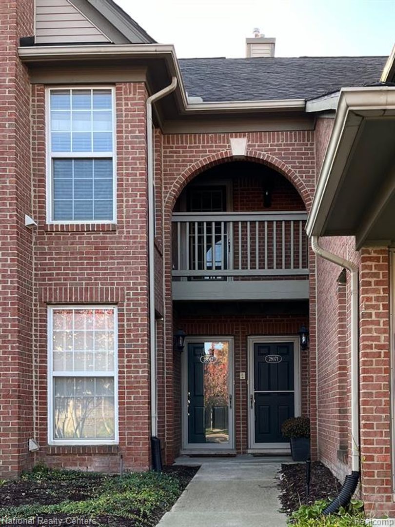 Novi House: 28071 Carlton Way Drive