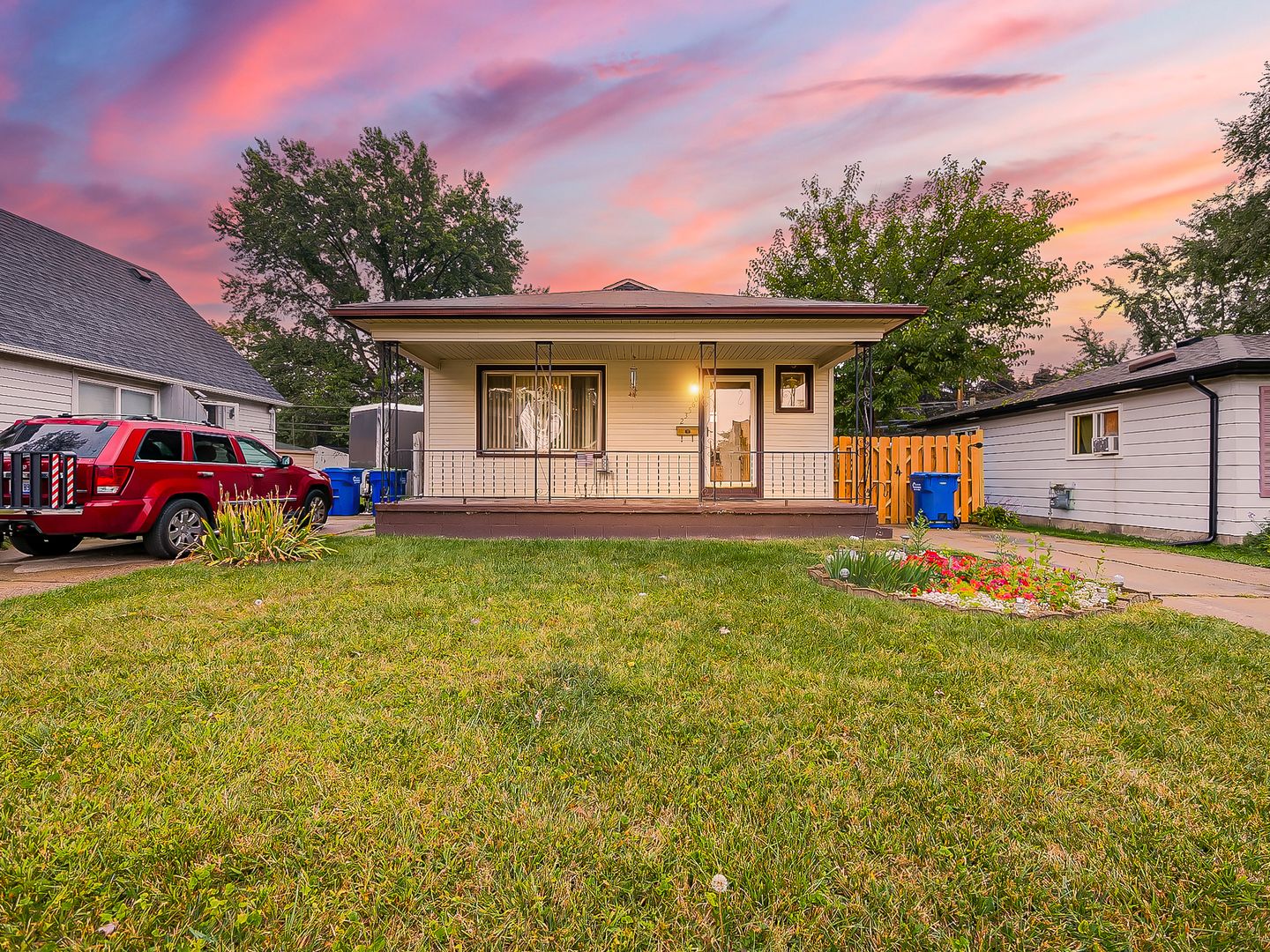 Warren House: 23560 Stewart Ave