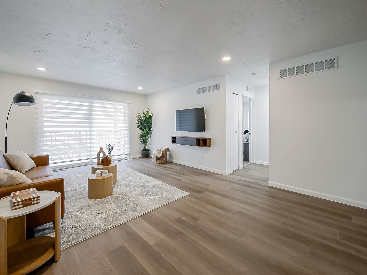 Plymouth Apartment: 40325 Plymouth Road