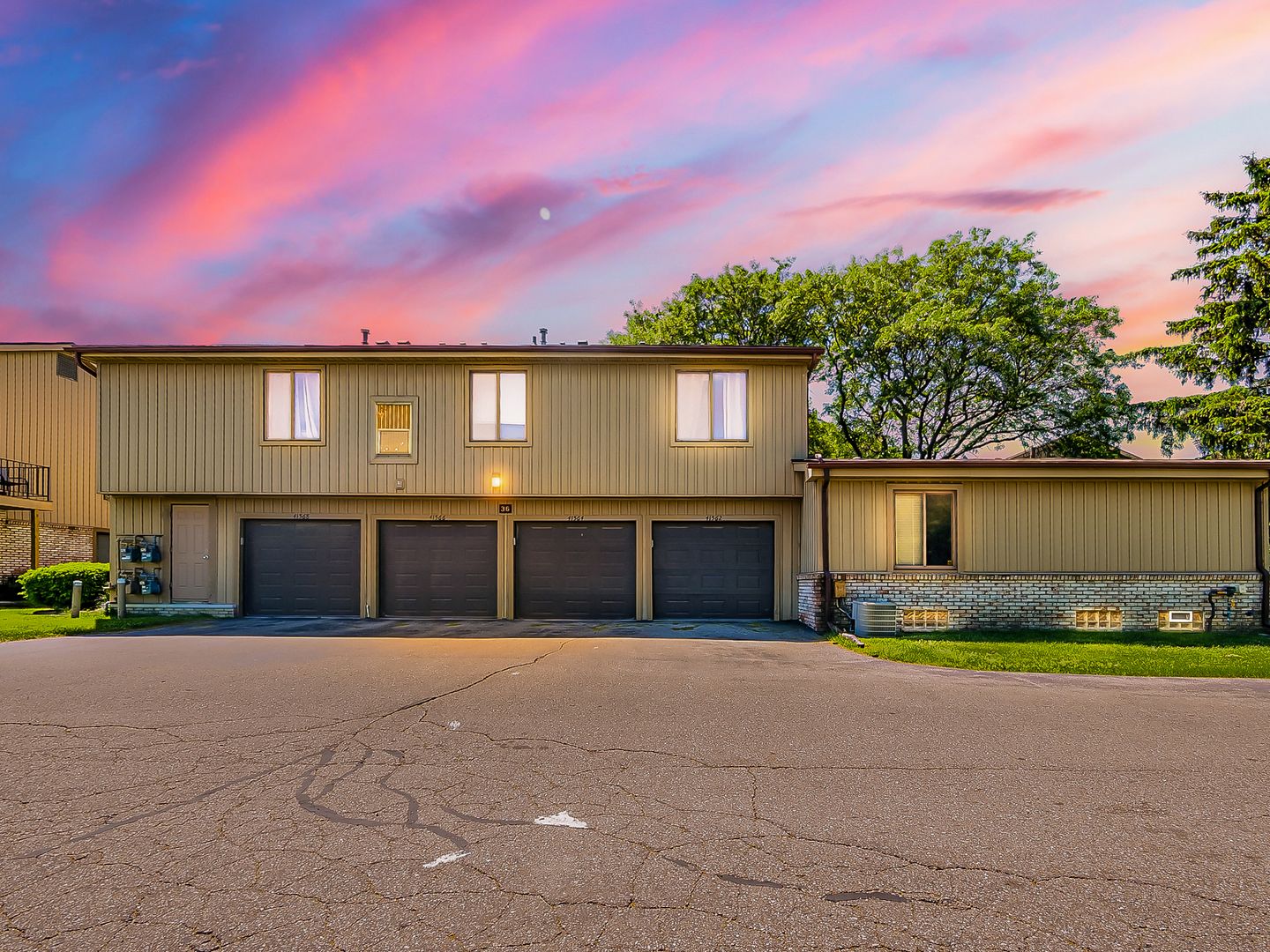 Canton House: 41562 Bedford Dr