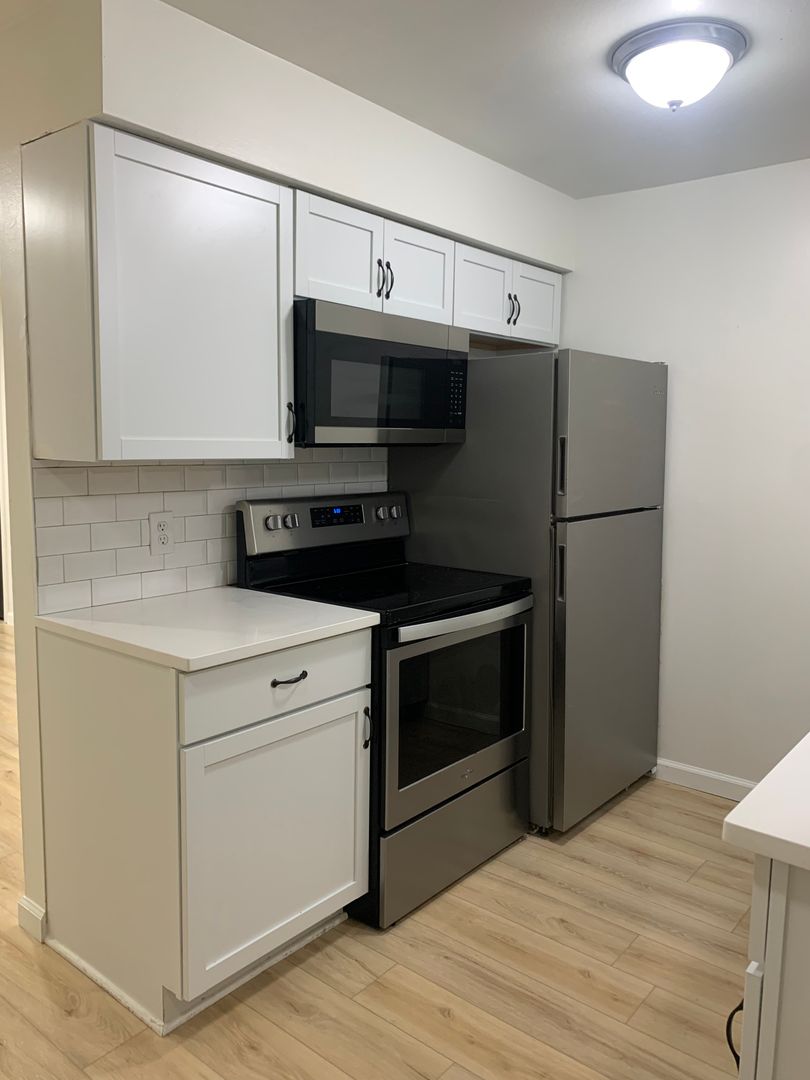 Walled Lake Apartment: 2161 Decker Rd