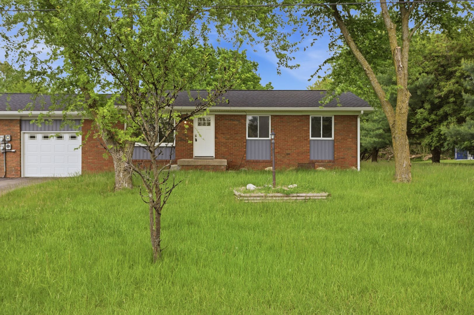 Howell Apartment: 2895 Spring Hill Road