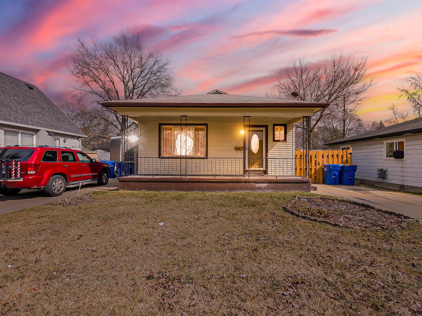 Warren House: 23560 Stewart Ave