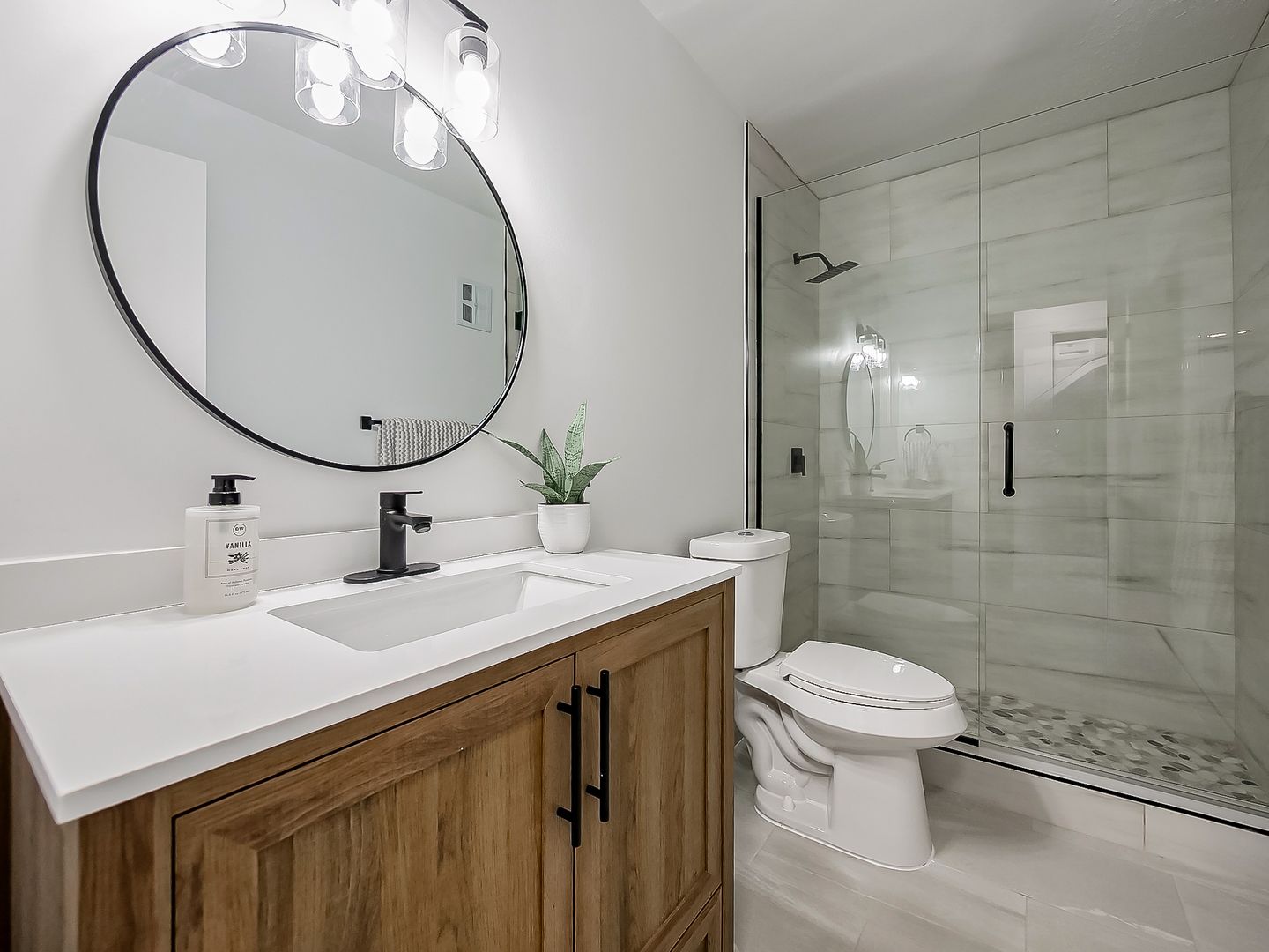 Plymouth Apartment: 40325 Plymouth Road