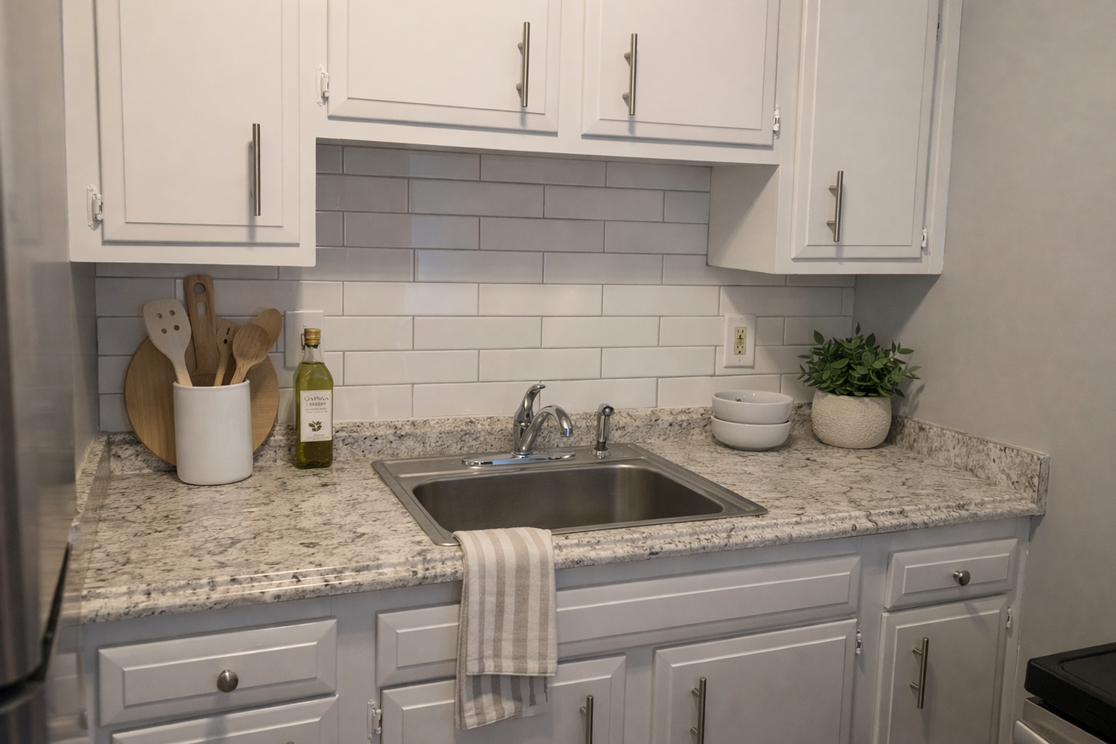 Dearborn Heights Apartment: 5680 Pardee