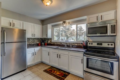 Spacious & Convenient Royal Oak Apartment – photo 1