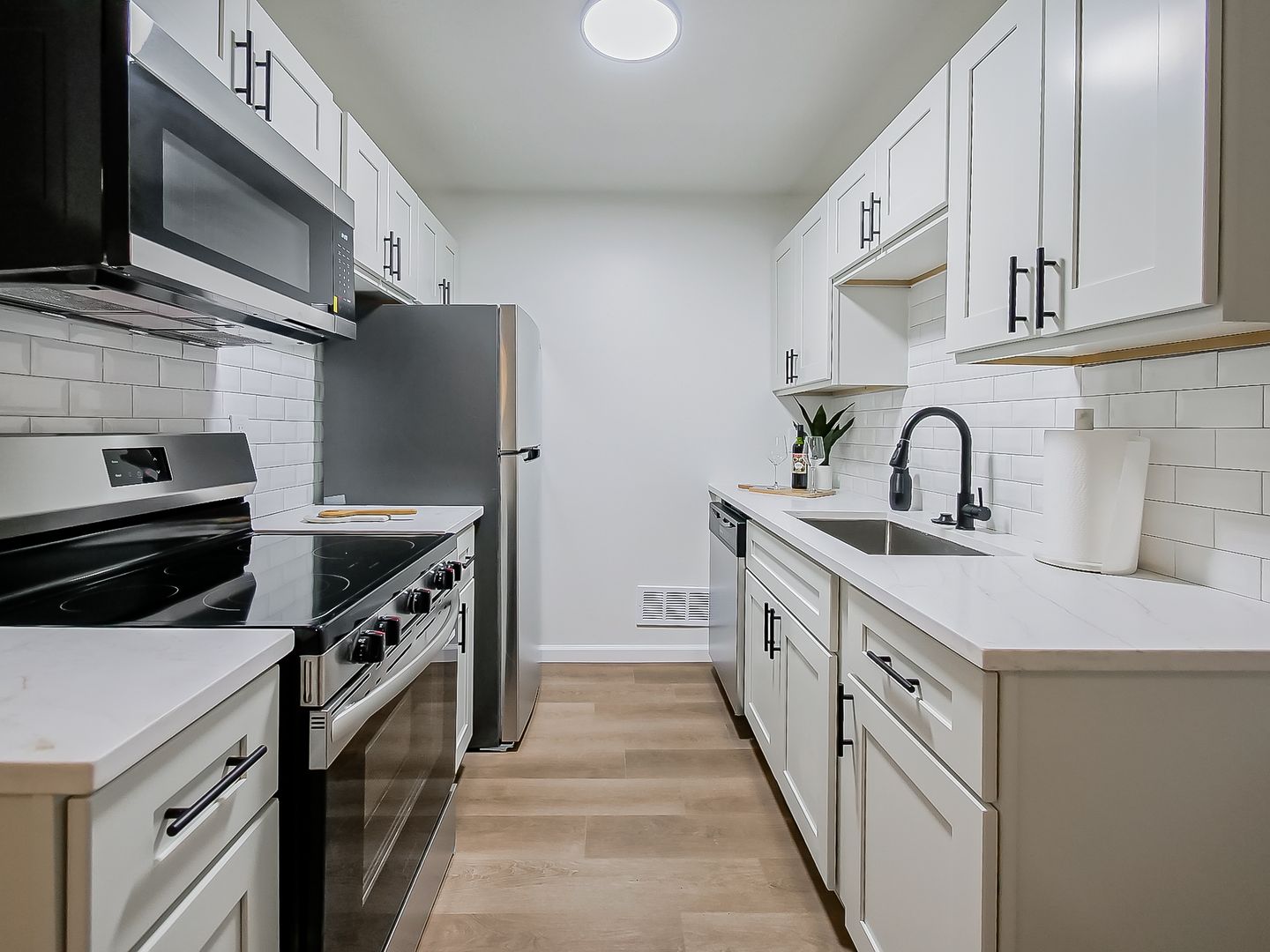 Plymouth Apartment: 40365 Plymouth Road