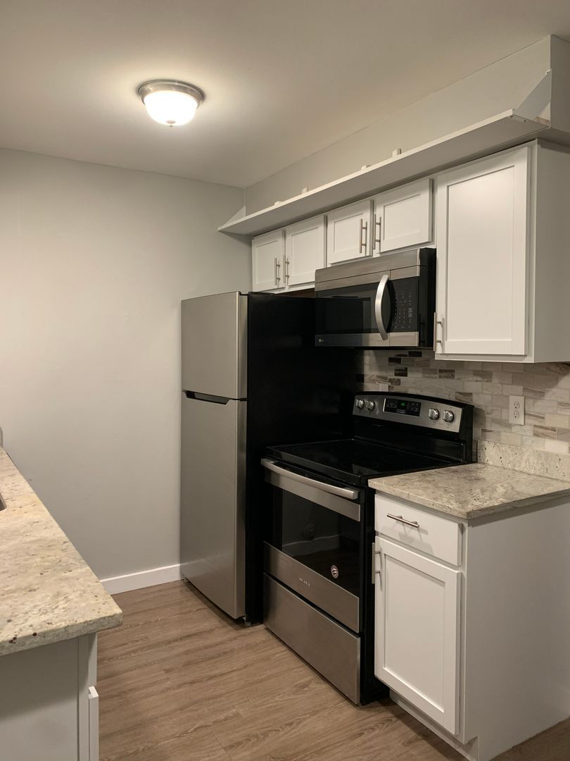 Walled Lake Apartment: 2157 Decker Rd