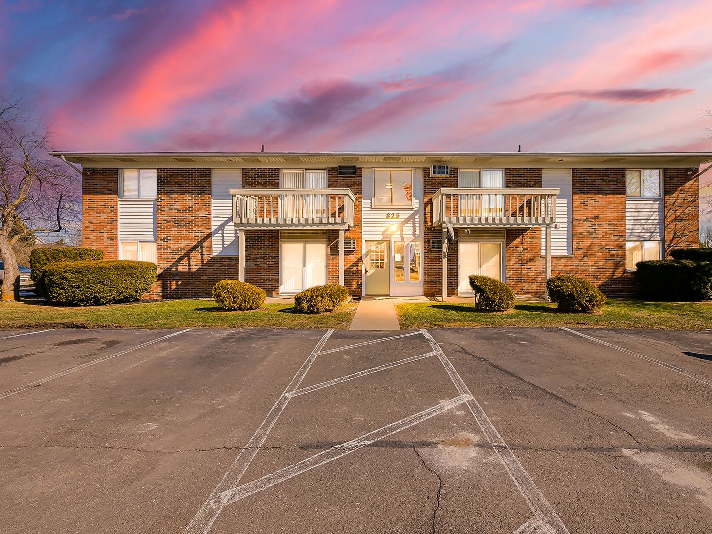 Fowlerville Apartment: 825 South Grand Avenue