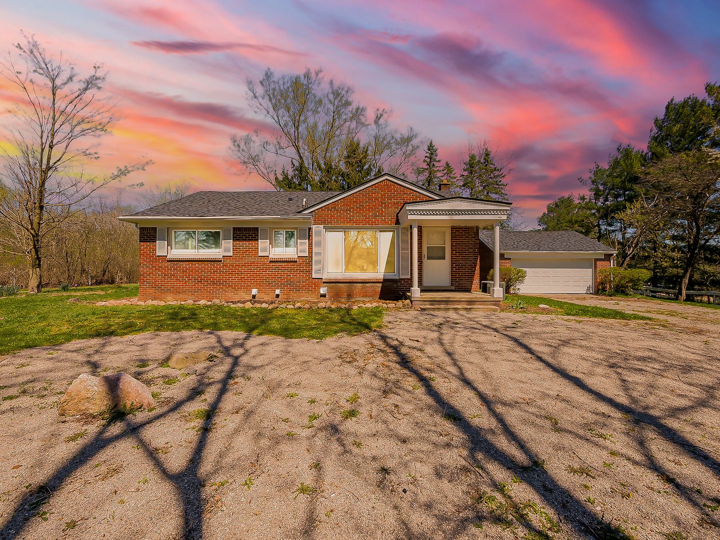 Salem Township House: 8701 Brookville Rd