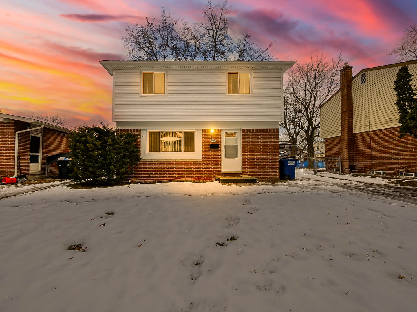 Westland House: 430 N Dobson St