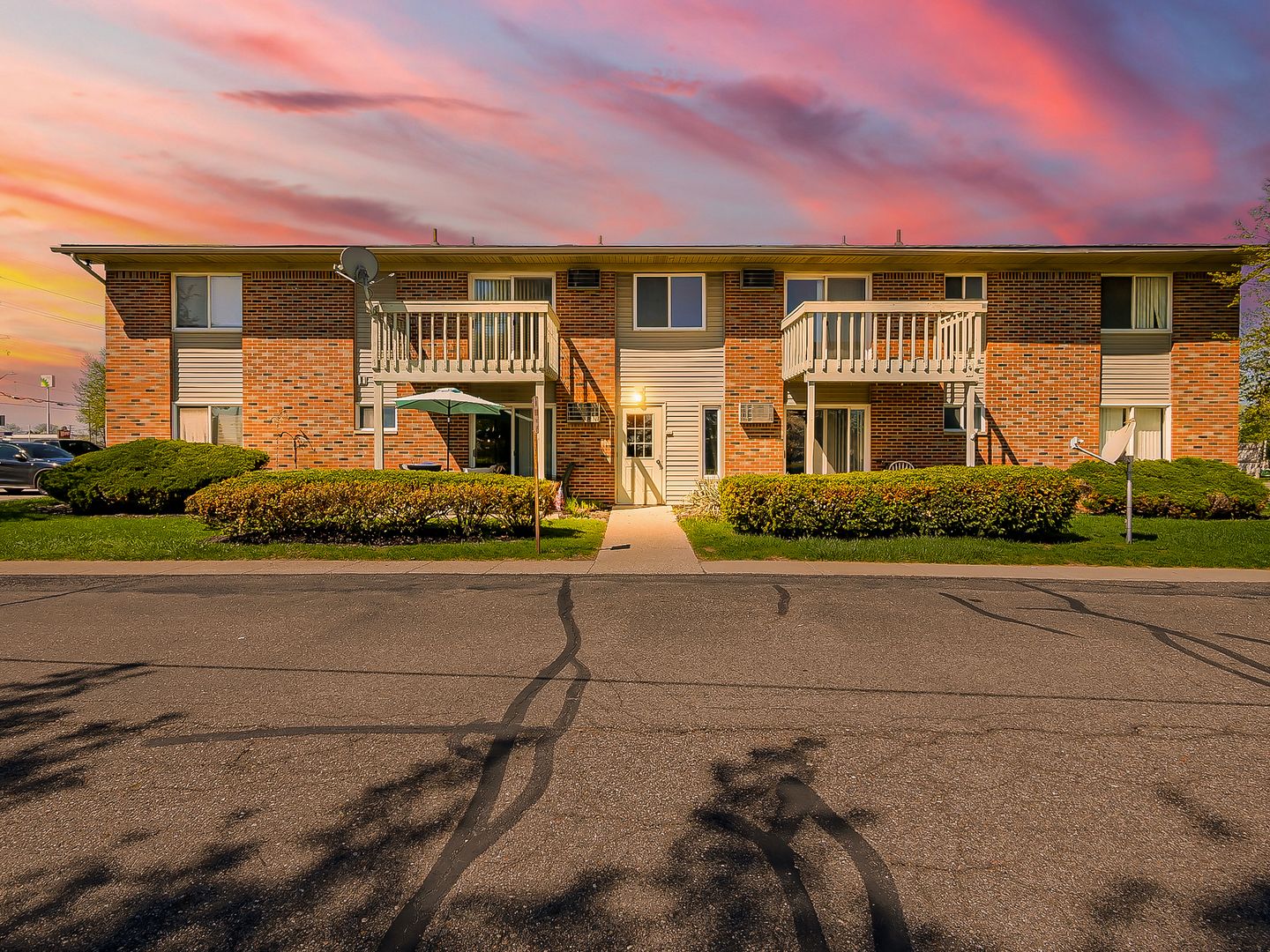 Fowlerville Apartment: 125 East Van Riper Road