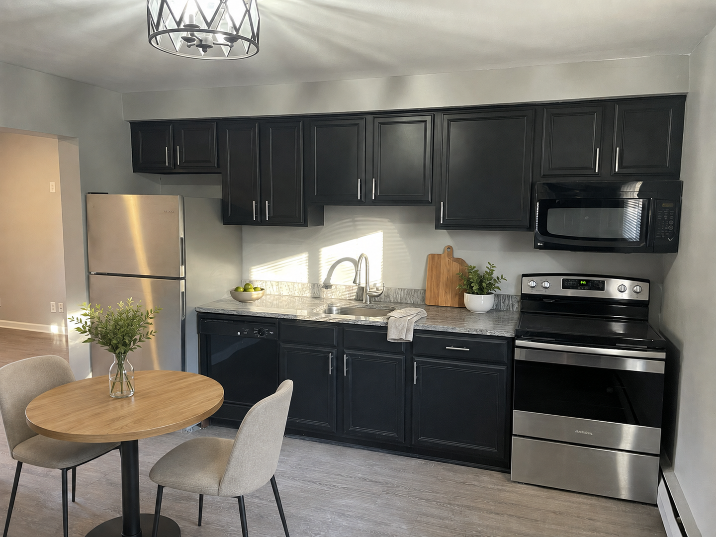 Clawson Apartment: 649 Maple Rd