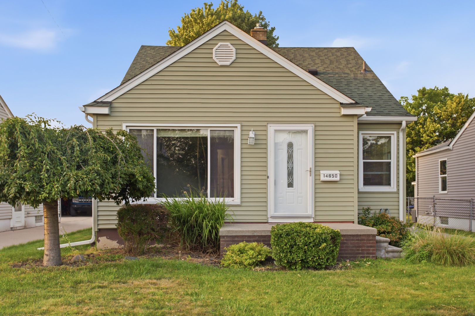 Allen Park House: 14650 College