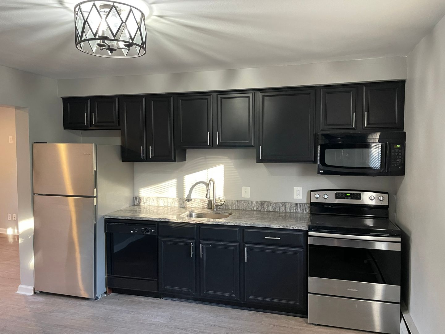 Clawson Apartment: 649 Maple Rd