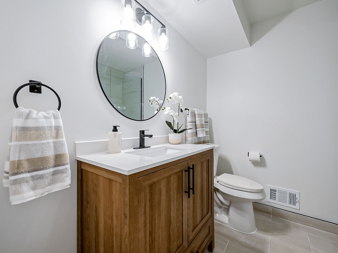 Plymouth Apartment: 40285 Plymouth Road