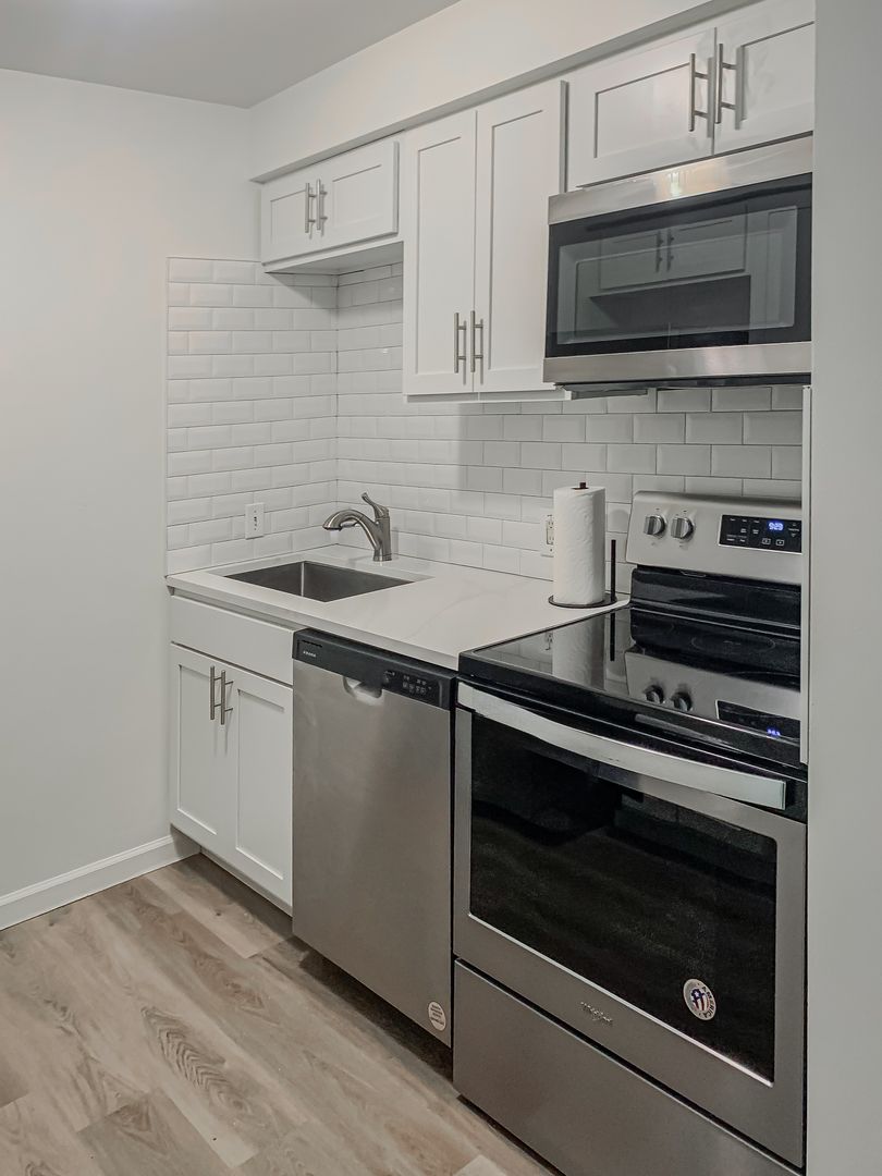 Farmington Apartment: 33354 Kingslane Ct